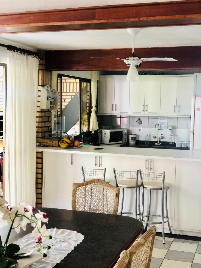 Quatro Ilhas Beach Hostel Bombinhas Bagian luar foto